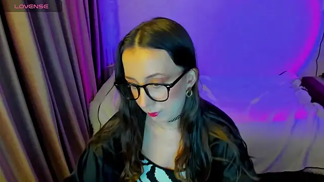 CurlySteph online show from March 1, 7:27 pm