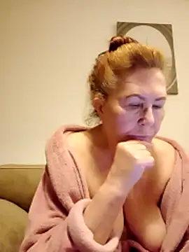 Hottie-Mom online show from April 16, 9:04 pm