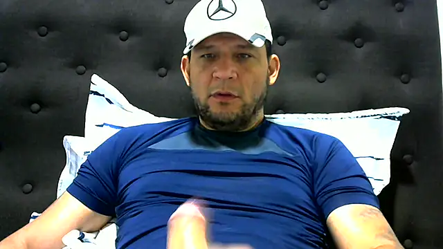 Snapshot of altenori112 chatting on January 25, 12:37 pm altenori112 online show from January 25, 12:37 pm