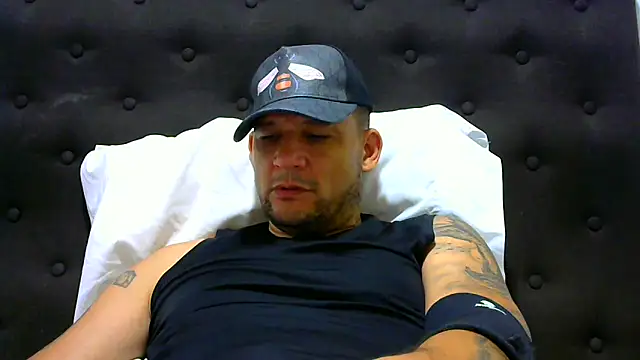 Snapshot of altenori112 chatting on February 7, 6:45 pm altenori112 online show from February 7, 6:45 pm