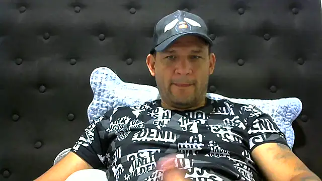 Snapshot of altenori112 chatting on March 9, 6:32 pm altenori112 online show from March 9, 6:32 pm