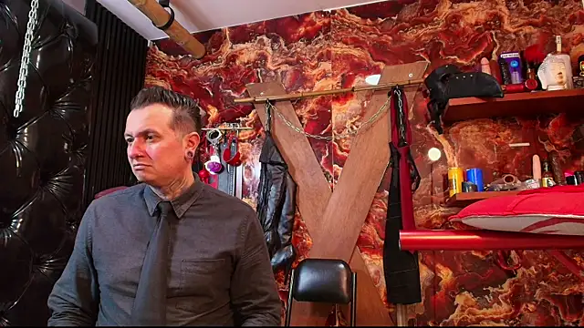 Snapshot of boy_n_girl chatting on November 26, 6:31 pm boy n girl online show from November 26, 6:31 pm