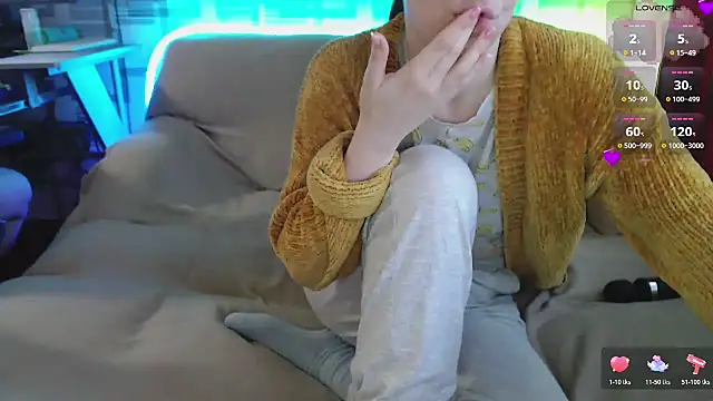 Snapshot of CamBugsBunny chatting on February 27, 12:27 pm CamBugsBunny online show from February 27, 12:27 pm