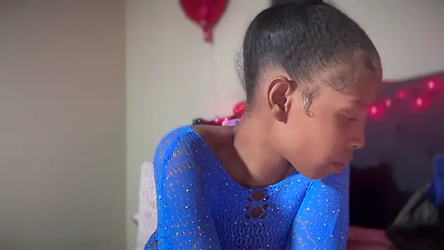 Snapshot of Cum2Charm chatting on March 7, 2:36 am Cum2Charm online show from March 7, 2:36 am