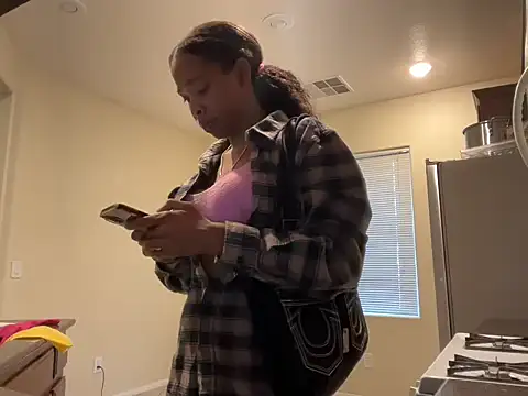 Snapshot of Cum2Charm chatting on September 27, 3:06 pm Cum2Charm online show from September 27, 3:06 pm