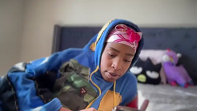 Snapshot of Cum2Charm chatting on November 10, 5:34 pm Cum2Charm online show from November 10, 5:34 pm