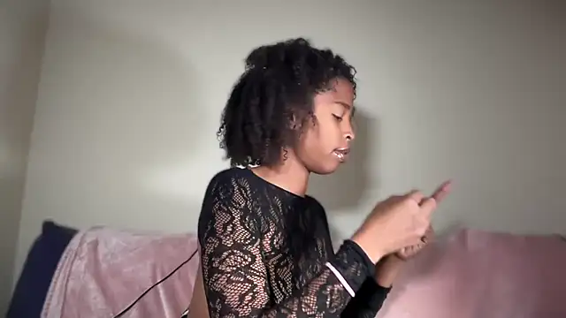 Snapshot of Cum2Charm chatting on November 14, 2:27 pm Cum2Charm online show from November 14, 2:27 pm