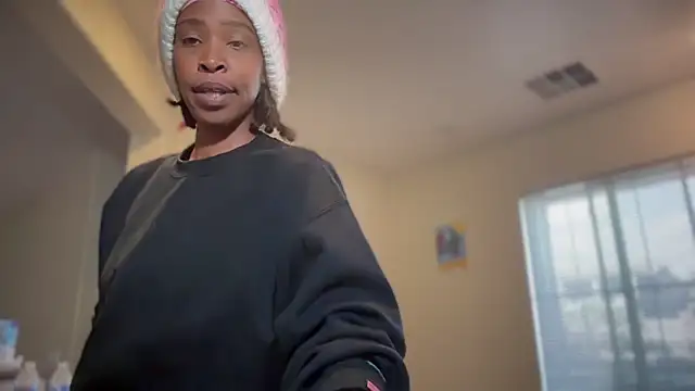 Snapshot of Cum2Charm chatting on November 20, 7:13 pm Cum2Charm online show from November 20, 7:13 pm