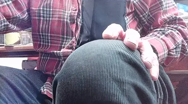 Snapshot of HaraldGermany chatting on December 2, 6:21 pm HaraldGermany online show from December 2, 6:21 pm