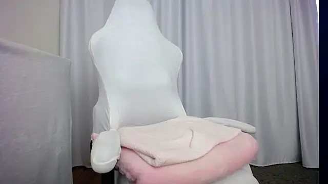 Snapshot of faceless_ chatting on October 13, 8:03 am faceless online show from October 13, 8:03 am