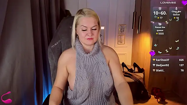 Snapshot of YolandaKiss chatting on January 28, 2:53 am YolandaKiss online show from January 28, 2:53 am