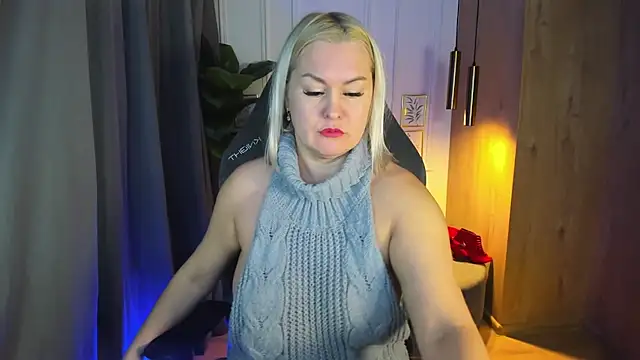 Snapshot of YolandaKiss chatting on February 1, 8:16 pm YolandaKiss online show from February 1, 8:16 pm