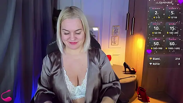 Snapshot of YolandaKiss chatting on February 19, 11:14 pm YolandaKiss online show from February 19, 11:14 pm