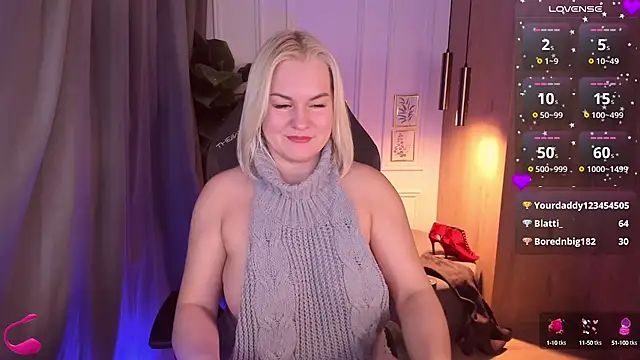 Snapshot of YolandaKiss chatting on February 21, 2:17 am YolandaKiss online show from February 21, 2:17 am