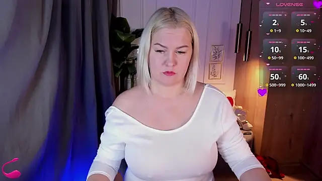 Snapshot of YolandaKiss chatting on February 22, 8:31 pm YolandaKiss online show from February 22, 8:31 pm