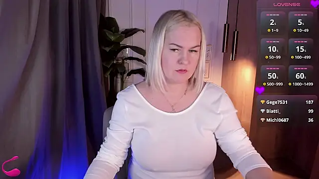 Snapshot of YolandaKiss chatting on February 22, 11:35 pm YolandaKiss online show from February 22, 11:35 pm