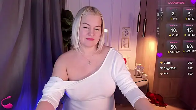 Snapshot of YolandaKiss chatting on February 23, 2:40 am YolandaKiss online show from February 23, 2:40 am