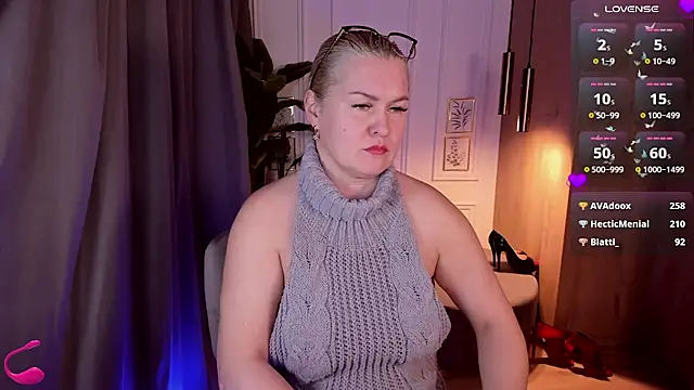 Snapshot of YolandaKiss chatting on March 18, 2:36 am YolandaKiss online show from March 18, 2:36 am
