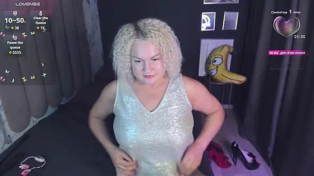 Snapshot of YolandaKiss chatting on September 16, 5:08 am YolandaKiss online show from September 16, 5:08 am