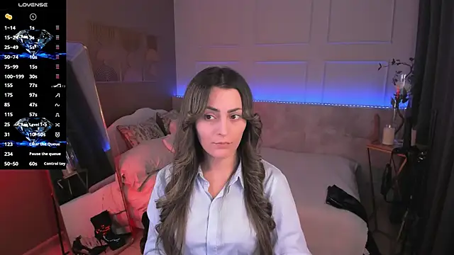 KylieMellow online show from July 18, 5:44 am