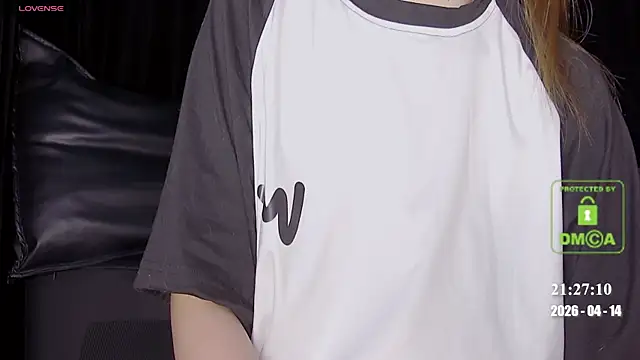 melia Z online show from April 14, 1:28 pm