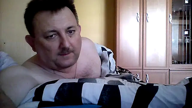 Snapshot of Novy73 chatting on October 23, 8:13 am Novy73 online show from October 23, 8:13 am