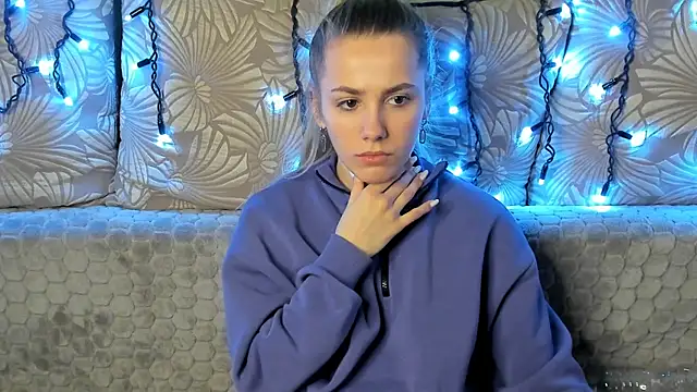 MaggieCake online show from January 12, 9:19 am