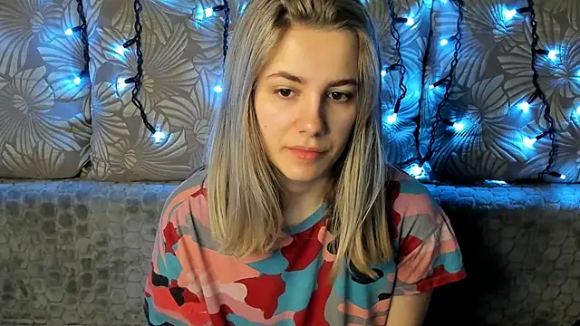 MaggieCake online show from March 7, 4:24 am