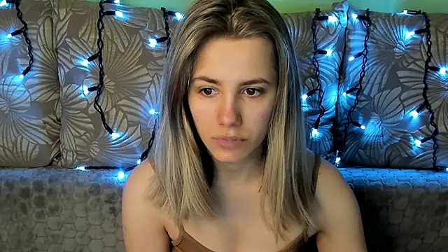 MaggieCake online show from March 10, 6:49 am