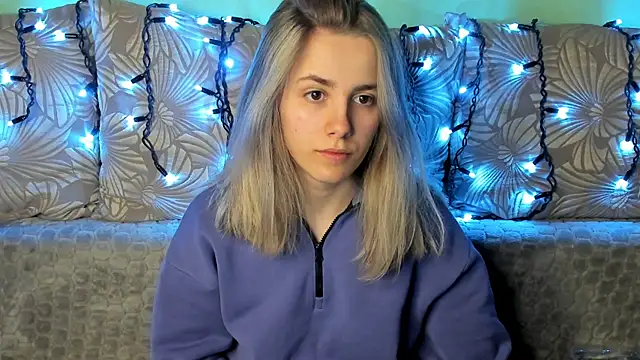 MaggieCake online show from March 18, 1:32 am