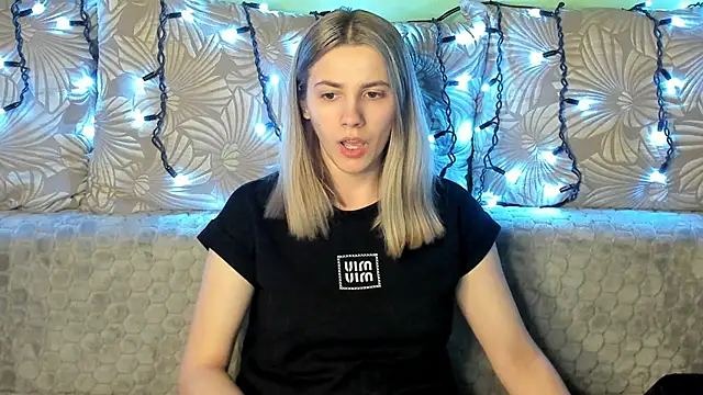 MaggieCake online show from March 22, 1:54 am