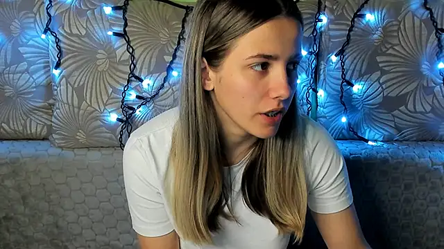 MaggieCake online show from October 19, 1:28 am