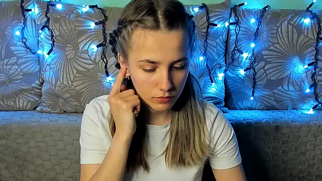 MaggieCake online show from December 4, 12:09 am