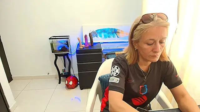 Snapshot of Naty_Stone chatting on October 21, 8:31 pm Naty Stone online show from October 21, 8:31 pm