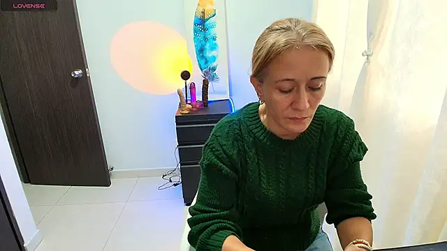 Snapshot of Naty_Stone chatting on November 26, 9:27 pm Naty Stone online show from November 26, 9:27 pm