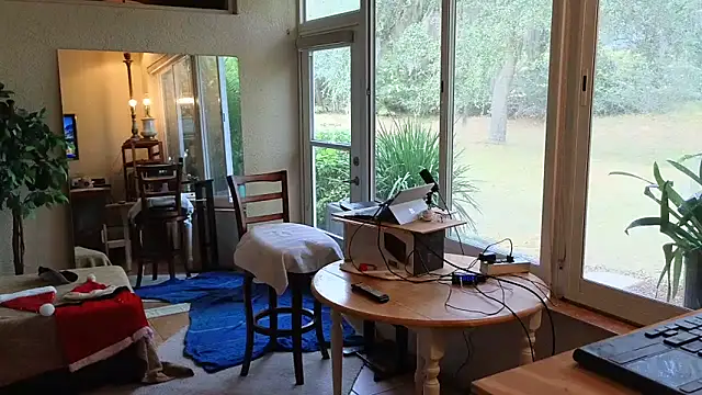 Snapshot of eliberator1777 chatting on December 17, 5:19 pm eliberator1777 online show from December 17, 5:19 pm