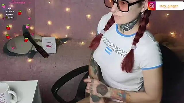 Snapshot of Ginger_Stay chatting on February 27, 12:43 am Ginger Stay online show from February 27, 12:43 am