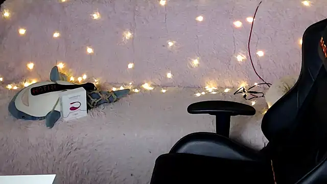 Snapshot of Ginger_Stay chatting on March 15, 7:27 pm Ginger Stay online show from March 15, 7:27 pm