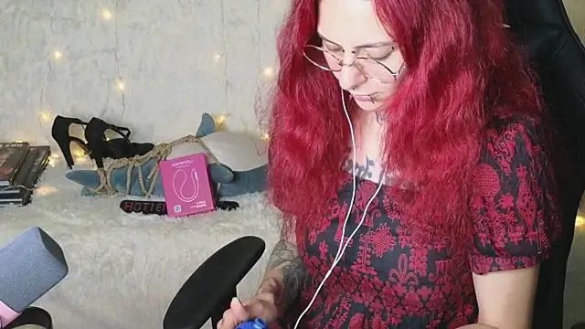 Snapshot of Ginger_Stay chatting on October 4, 10:19 pm Ginger Stay online show from October 4, 10:19 pm