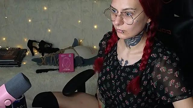 Snapshot of Ginger_Stay chatting on October 6, 9:12 pm Ginger Stay online show from October 6, 9:12 pm