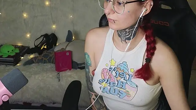 Snapshot of Ginger_Stay chatting on November 5, 9:15 pm Ginger Stay online show from November 5, 9:15 pm