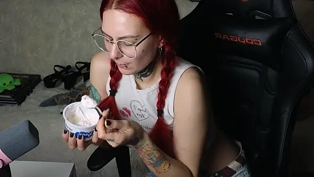 Snapshot of Ginger_Stay chatting on November 27, 10:12 pm Ginger Stay online show from November 27, 10:12 pm