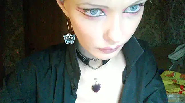 WildMissNiks online show from December 6, 11:22 am
