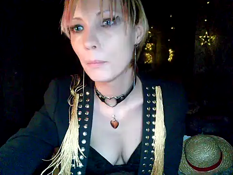 WildMissNiks online show from December 22, 2:06 pm