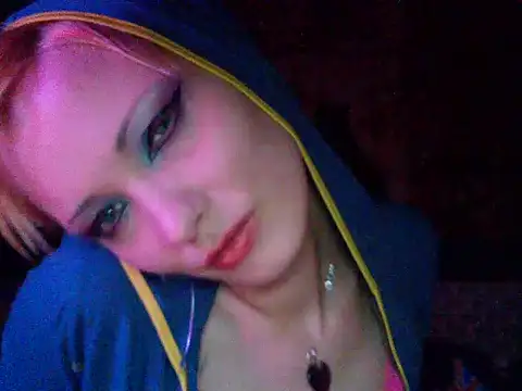 WildMissNiks online show from February 1, 3:18 pm