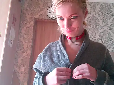 WildMissNiks online show from September 19, 9:00 am