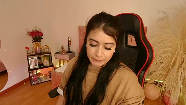 KallyMyller1 online show from December 2, 7:38 pm