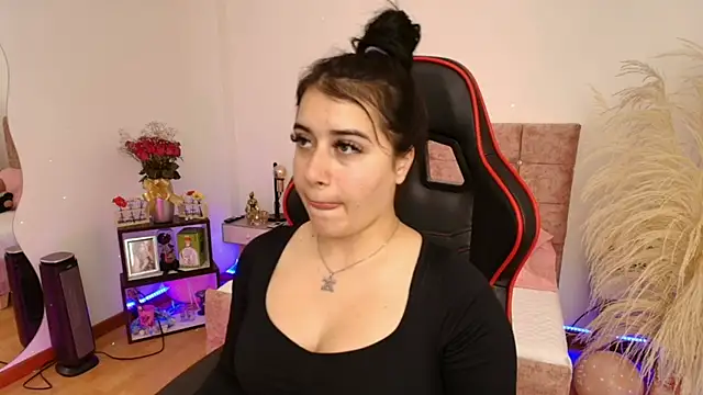 KallyMyller1 online show from December 3, 7:55 pm