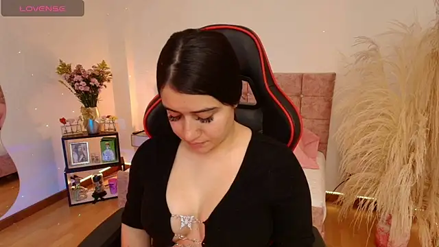 KallyMyller1 online show from December 13, 7:32 pm