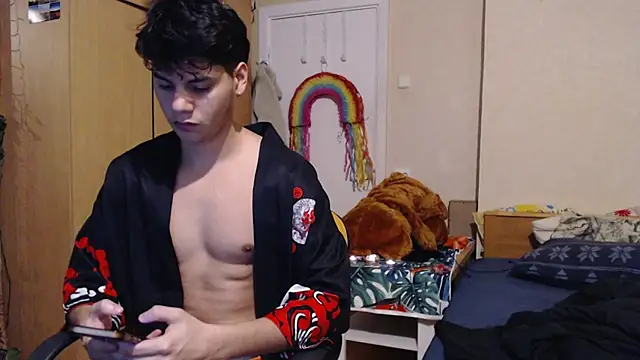 Snapshot of tomas_boy20 chatting on November 13, 8:41 pm tomas boy20 online show from November 13, 8:41 pm